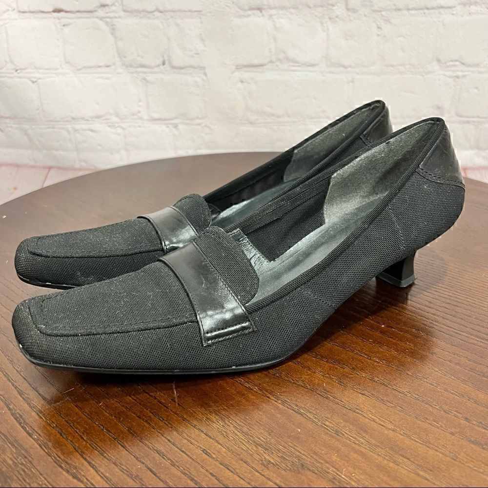 9n Stuart Weitzman Kitten Heel Square Toe Pumps G… - image 1